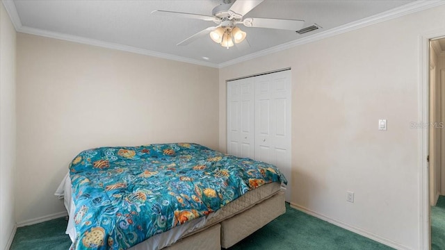 bedroom with a closet, dark carpet, ceiling fan, and ornamental molding