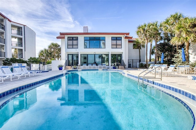 view of swimming pool featuring a patio