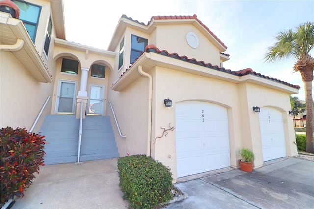 view of front facade with a garage