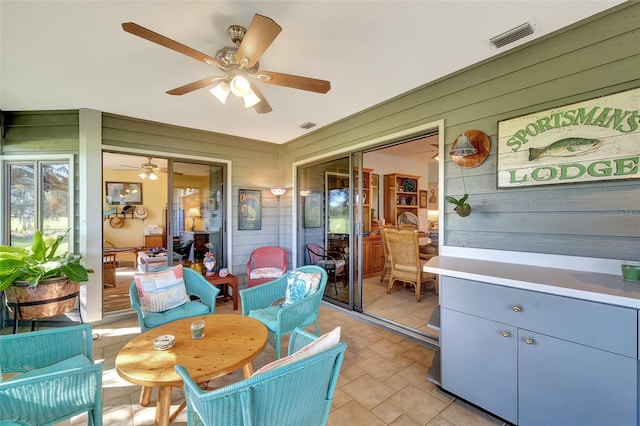 sunroom with ceiling fan