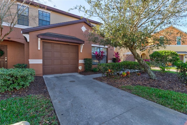 view of front property featuring a garage