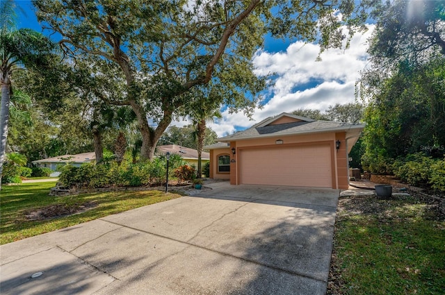 view of front of property featuring a front lawn and a garage