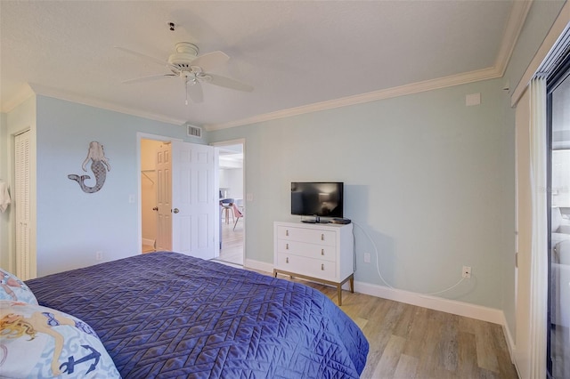 bedroom featuring crown molding, a closet, ceiling fan, and light wood-type flooring