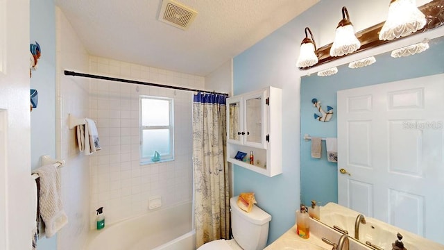 bathroom with a textured ceiling, shower / bath combo with shower curtain, and toilet