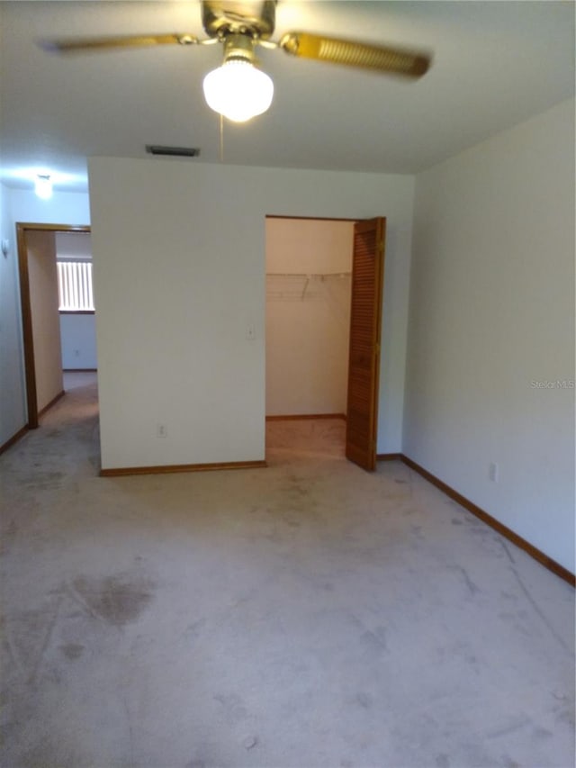 empty room featuring light carpet and ceiling fan