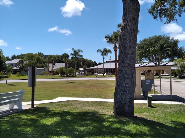 view of property's community featuring a lawn