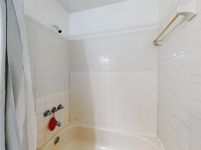 bathroom featuring shower / tub combo