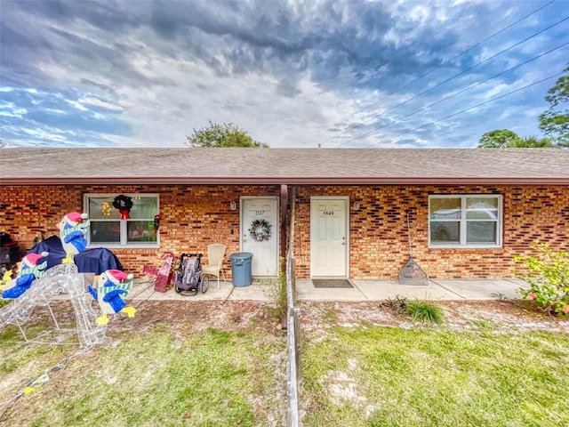 ranch-style house with a patio