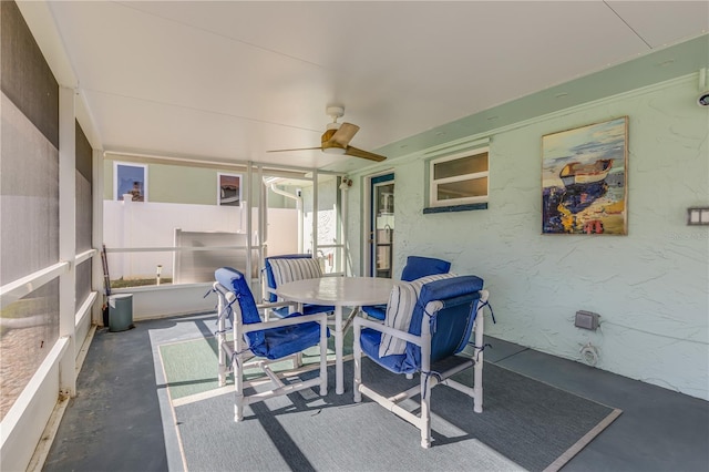 sunroom with ceiling fan