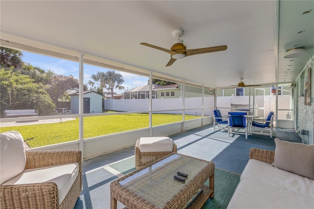 sunroom with ceiling fan