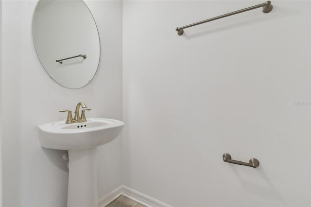 bathroom with baseboards