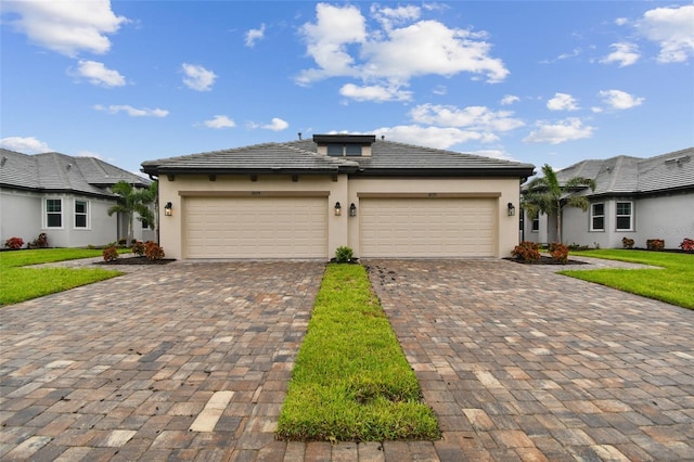 view of front of house featuring a front yard and a garage