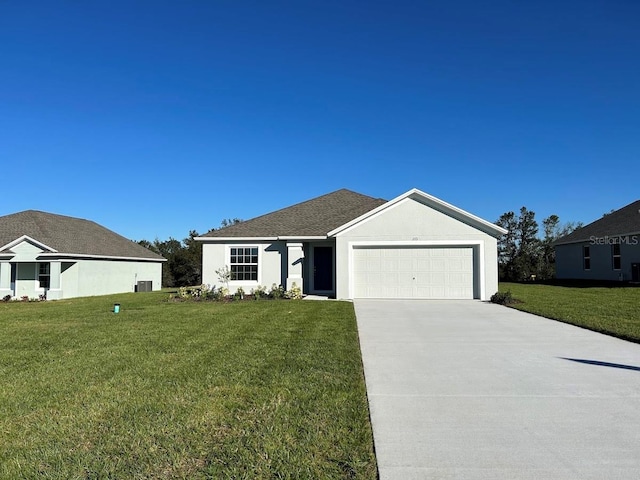 view of front of property featuring a front yard and a garage