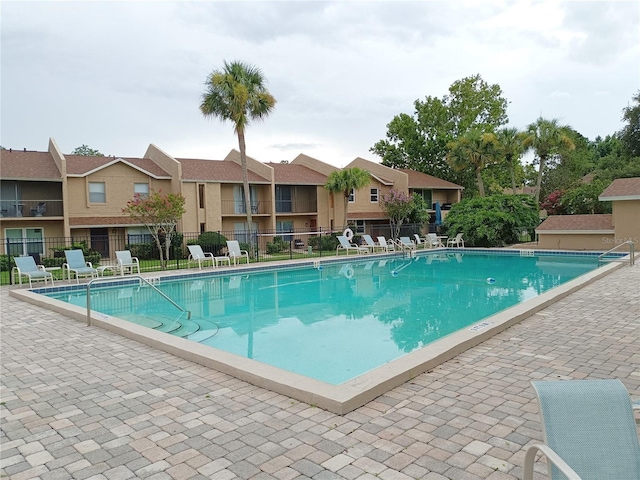 view of swimming pool