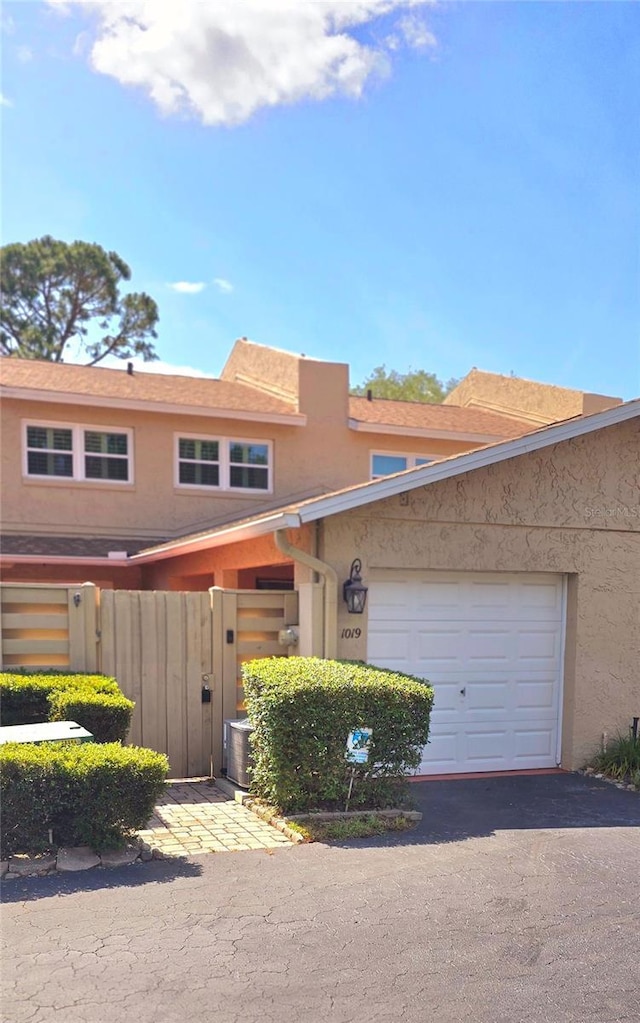 1019 Grove St Unit 85, Maitland, FL 32751 - townhome / multi-family property featuring driveway, an attached garage, and stucco siding