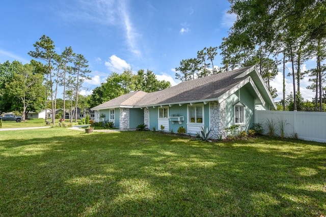 view of front of house featuring a front yard