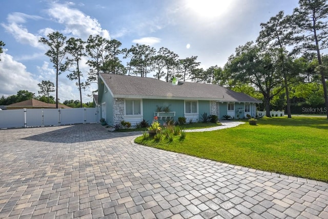 ranch-style house featuring a front lawn