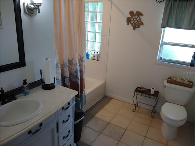 1608 Bob O Link Dr, Venice, FL 34293 - full bath featuring shower / bath combo with shower curtain, toilet, tile patterned flooring, baseboards, and vanity