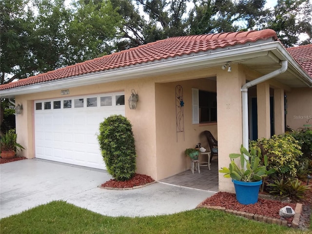1608 Bob O Link Dr, Venice, FL 34293 - view of front of property with stucco siding, a garage, driveway, and a tiled roof