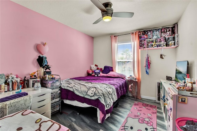 bedroom featuring a textured ceiling, dark hardwood / wood-style flooring, and ceiling fan