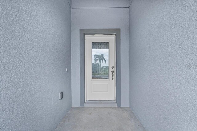 property entrance featuring stucco siding