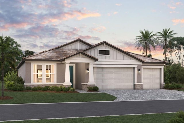 view of front of home featuring a lawn and a garage