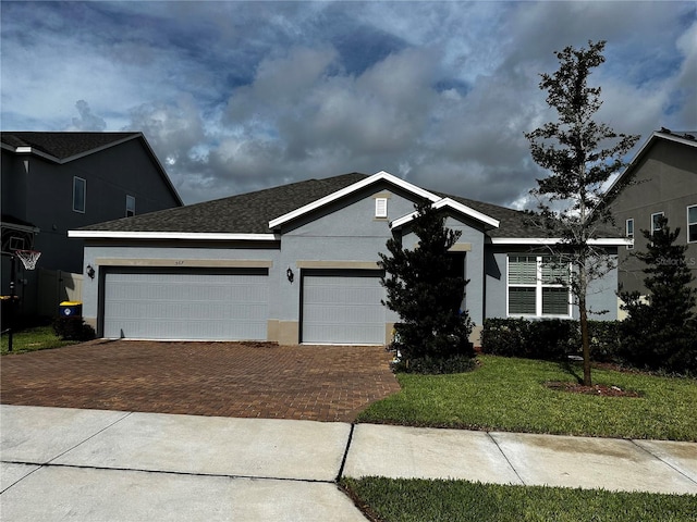 view of front of property featuring a front yard and a garage