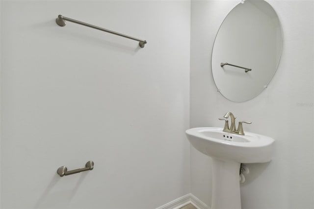 bathroom featuring sink