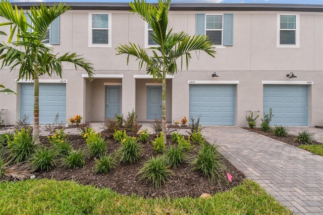 townhome / multi-family property featuring a garage