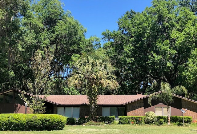 ranch-style house with a front lawn