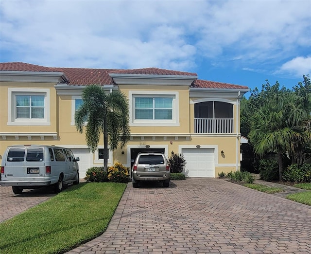 view of front of property featuring a garage and a front lawn