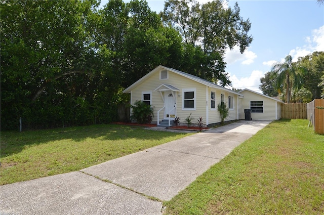 single story home with a front lawn