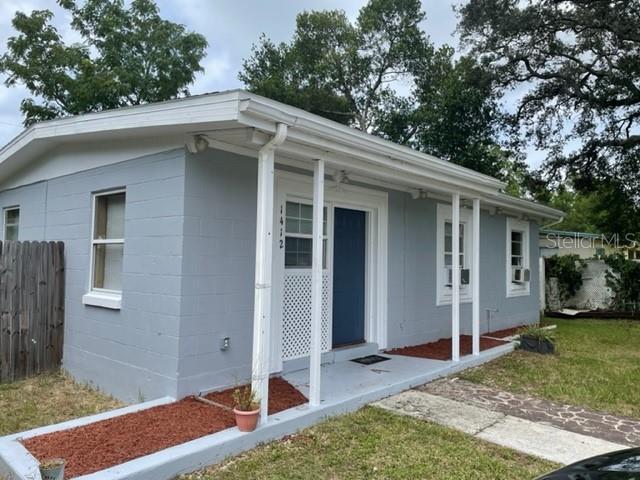 view of front of home with a front lawn