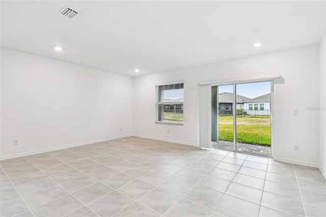 empty room featuring light tile patterned flooring