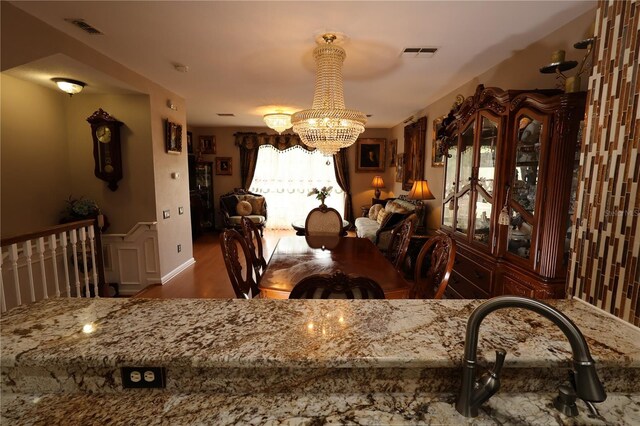 5002 Tideview Cir Unit 3, Orlando, FL 32819 - dining space featuring an inviting chandelier, wood finished floors, and visible vents