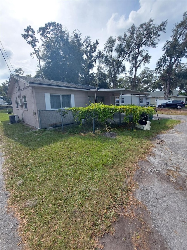 view of front of house with a front yard