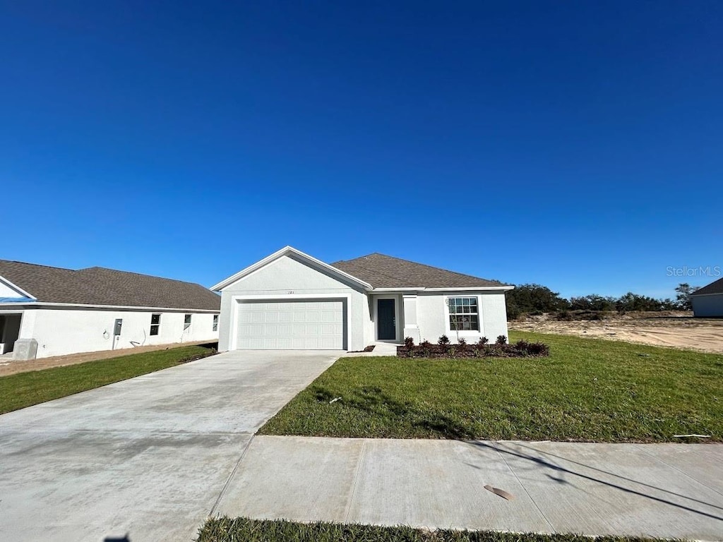 view of front facade featuring a garage and a front lawn