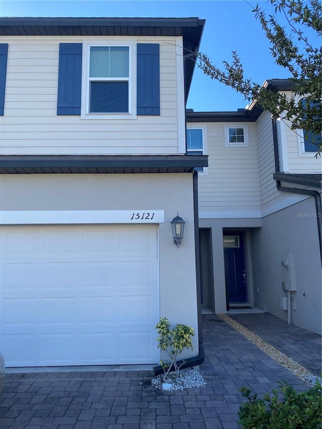 view of front facade featuring a garage