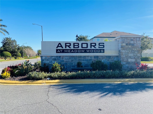 view of community / neighborhood sign