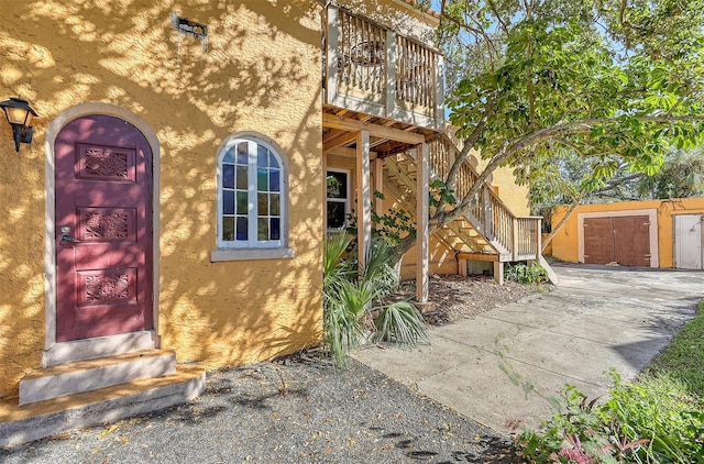 exterior space featuring a balcony