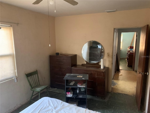 bedroom with ceiling fan