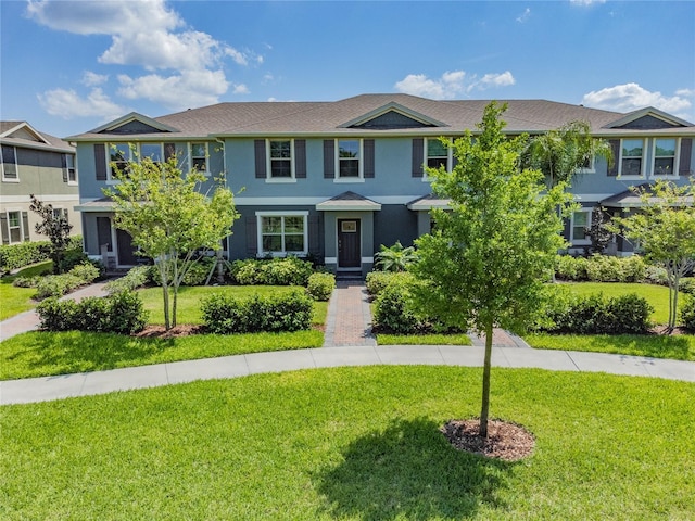 view of front facade featuring a front lawn