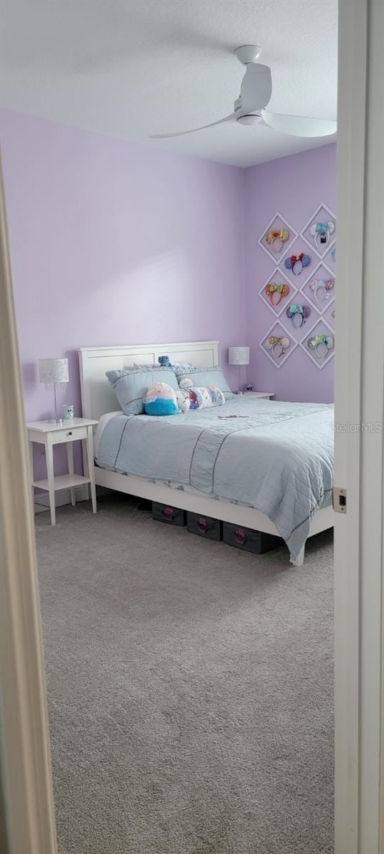 carpeted bedroom featuring ceiling fan