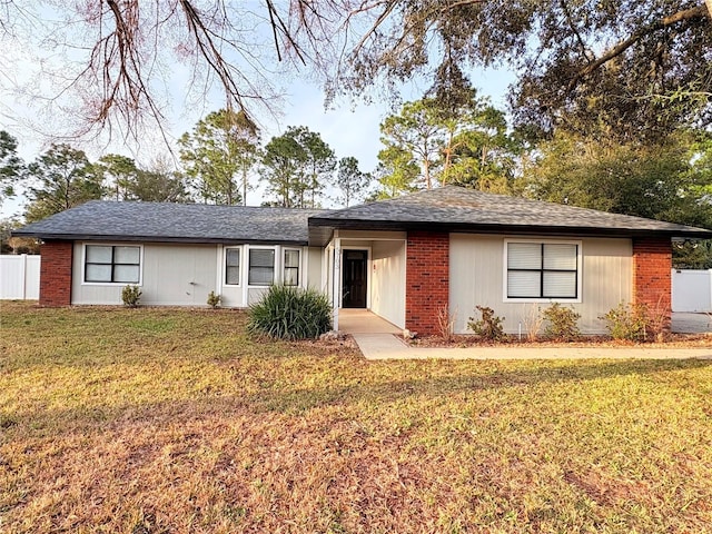 view of front of home featuring a front yard