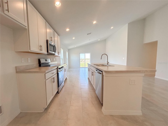 1212 Caloosa Ridge Ave, Babson Park, FL 33827 - kitchen with appliances with stainless steel finishes, a sink, vaulted ceiling, a kitchen island with sink, and light countertops