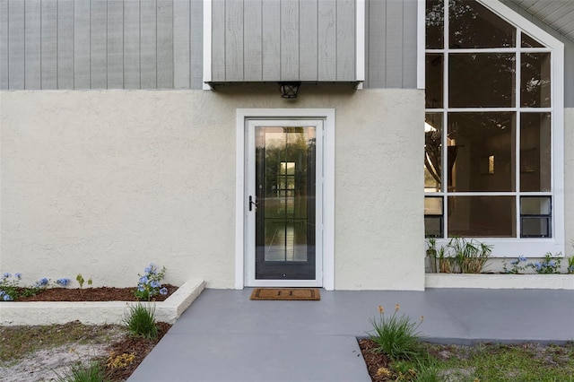 property entrance featuring stucco siding
