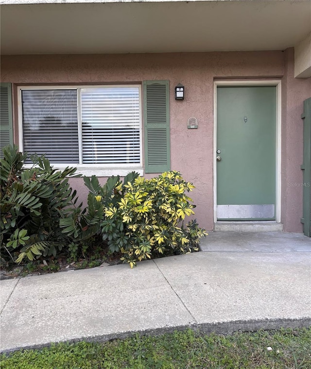 property entrance featuring stucco siding