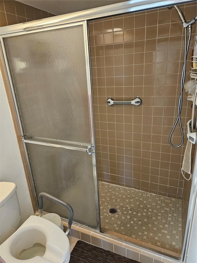 8744 54th Ave W Unit 8744, Bradenton, FL 34210 - full bathroom featuring a shower stall and toilet