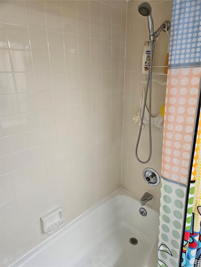 8744 54th Ave W Unit 8744, Bradenton, FL 34210 - bathroom featuring shower / bathtub combination with curtain