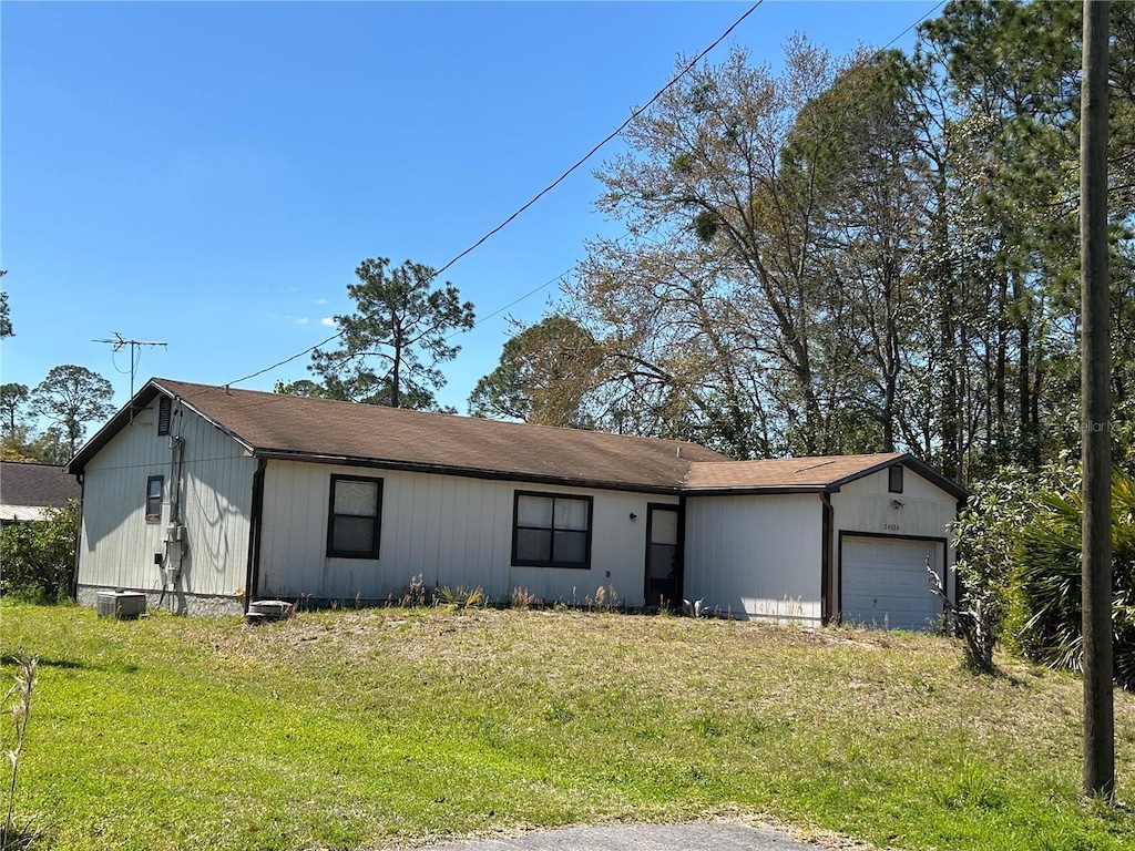 view of front facade with a front yard and an attached garage